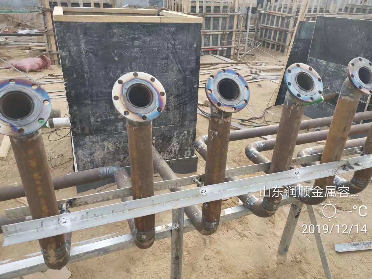 加油站施工進(jìn)行中，無縫鋼管100%探傷。